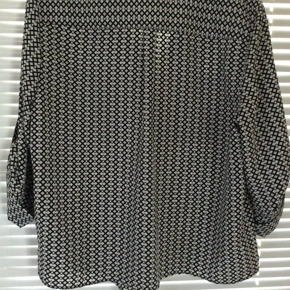 3/$50 - ELLEN TRACY Button Front, Black, White and Gray Blouse - Sz M - Picture 8 of 12